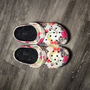 Crocs Classic Fur Lined Tie-Dye Clog Fuzzy Slippers Juniors 6. Condition…